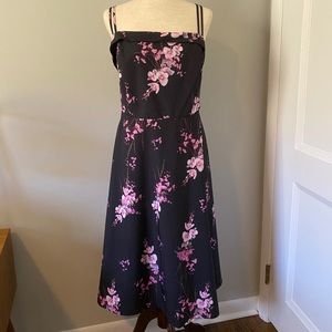 Gorgeous floral dress with pockets!